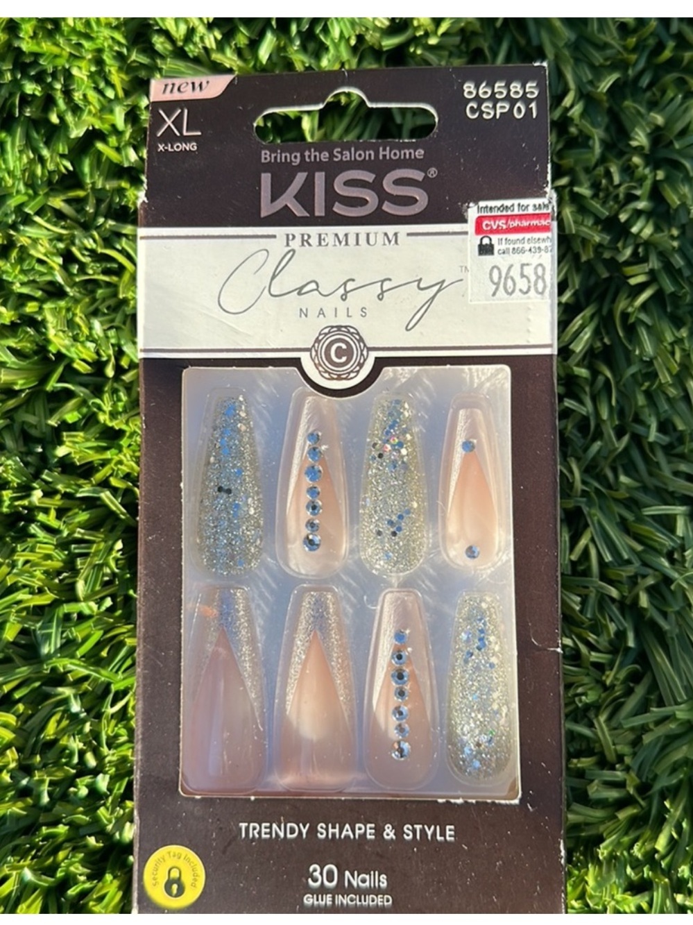 Kiss Premium Classy XL Nails, set of 30 nails and glue